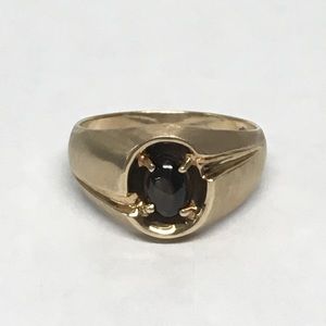 Gorgeous Vintage 10k Yellow Gold Ring With Dark Brown or Black Star Sapphire